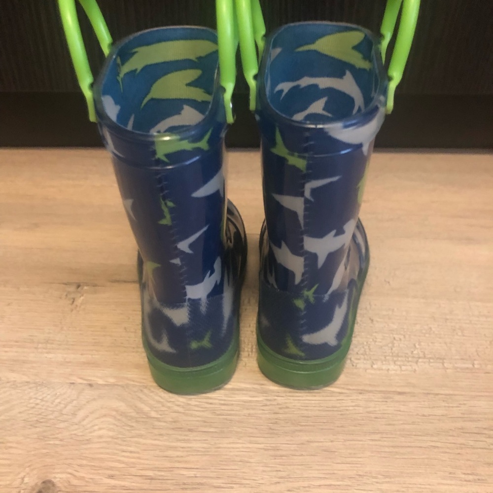 Light up rainboots, toddler size 5